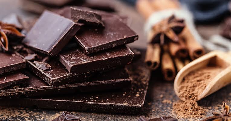 तणाव कमी करण्यासाठी डार्क चॉकलेट उपयुक्त